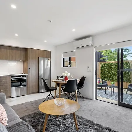 Luxury Style Free Street Parking Cbd Location Apartment
